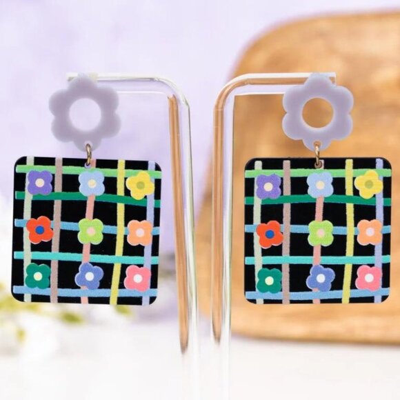 ELAN Flower Power Retro Acrylic Floral Earrings NWT - Picture 1 of 5